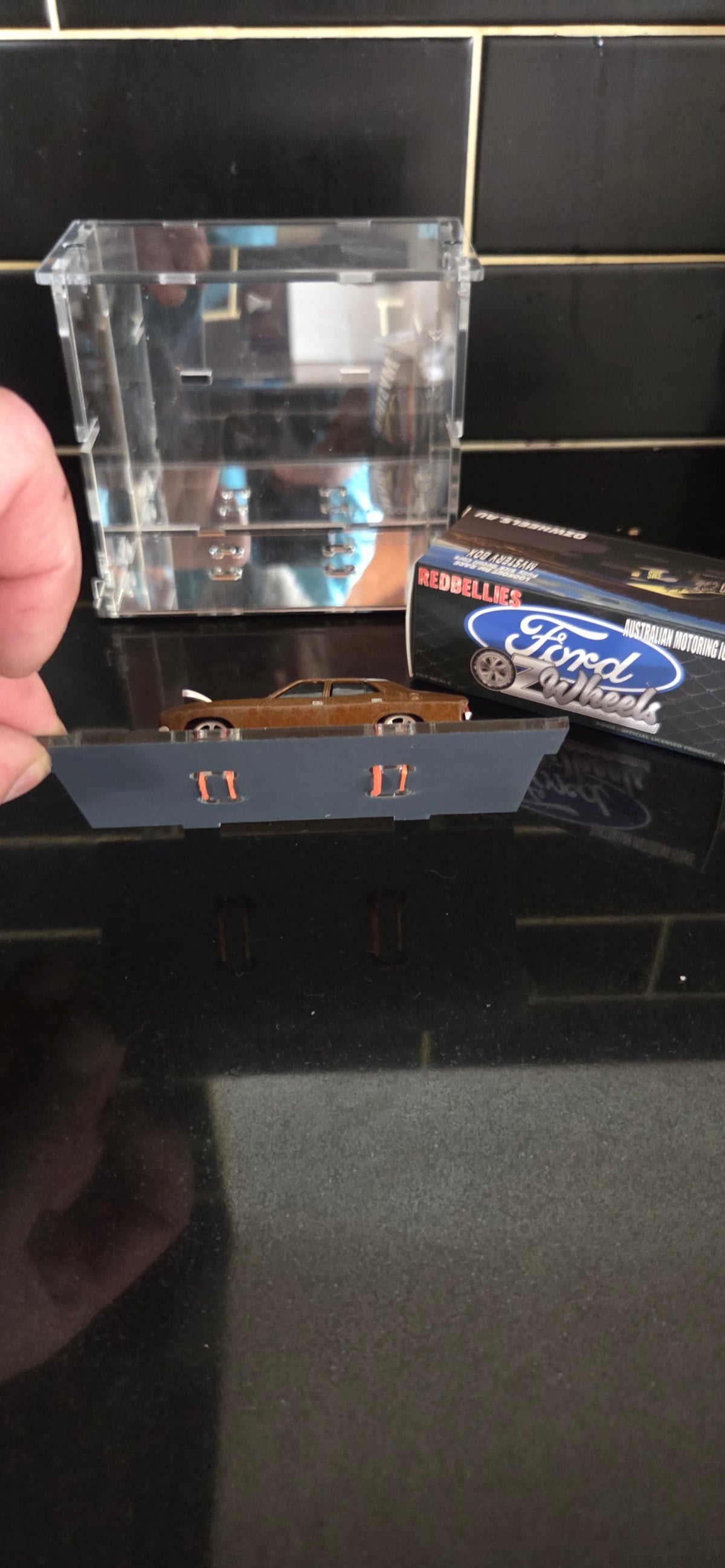 KF002-M — Mirrored Display Case